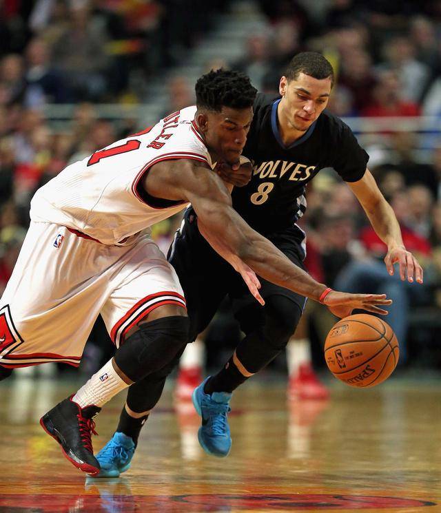 他迅速抓住 他迅速抓住